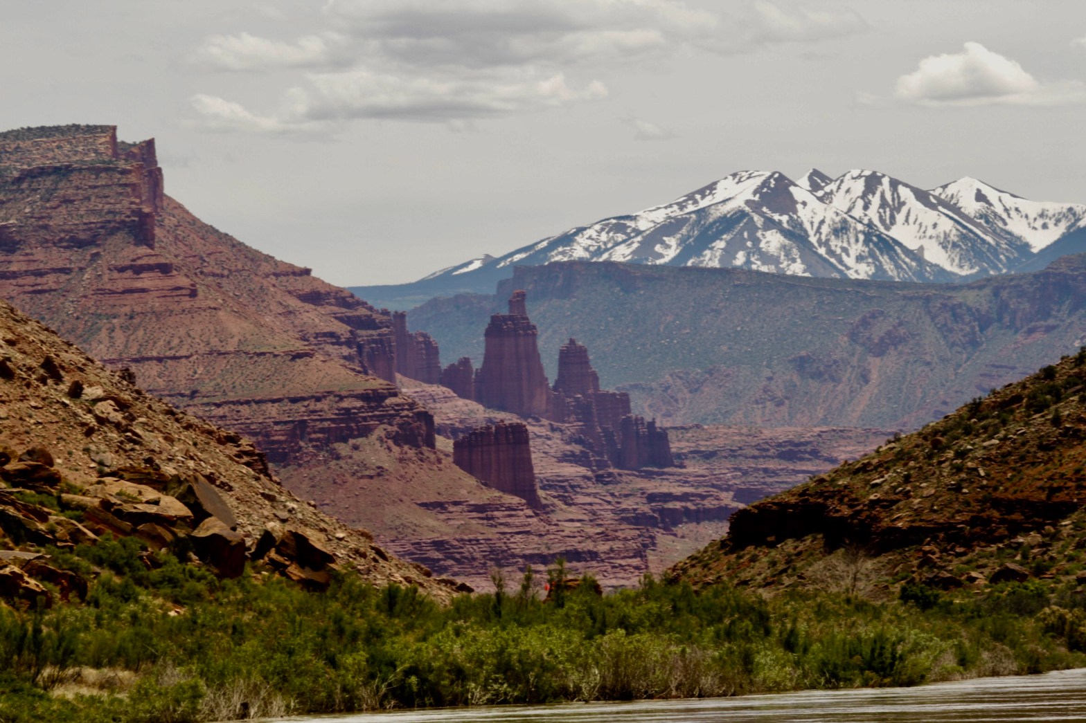 Day 4 – Dewey Bridge, Shocking Fish and a&nbsp;Threesome!